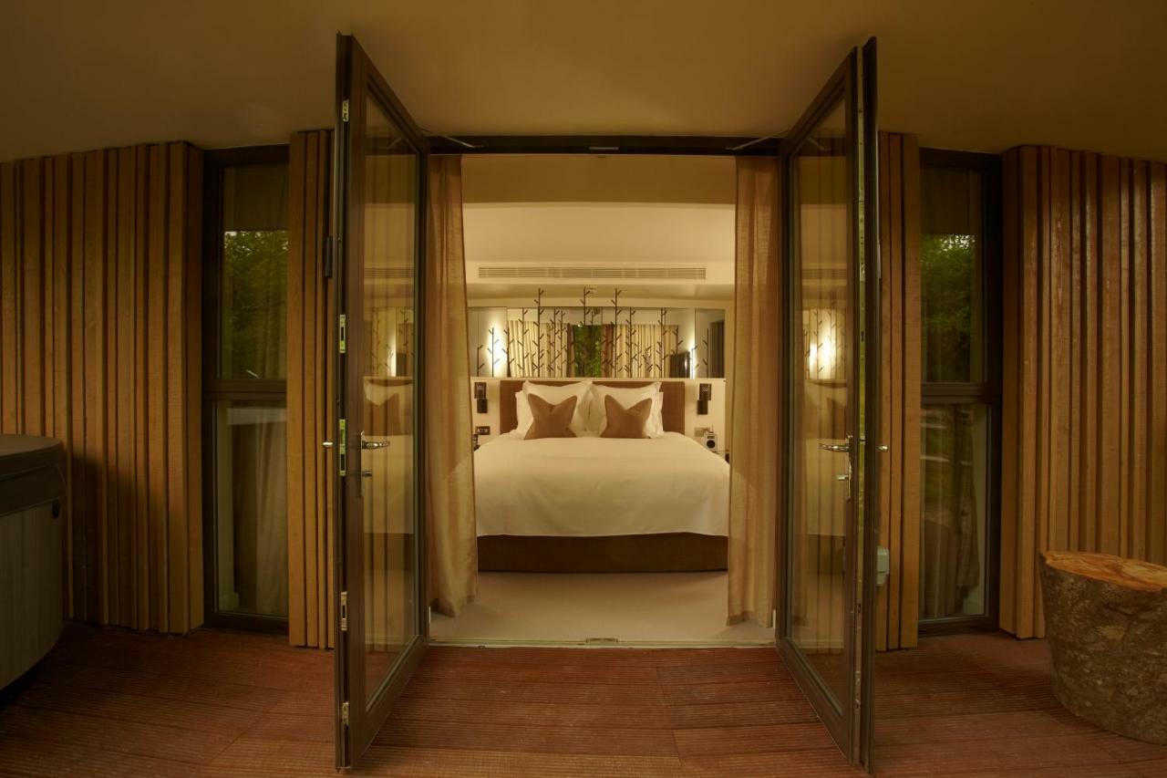 Chewton Glen Hotel - An Iconic Luxury Hotel New Milton Esterno foto