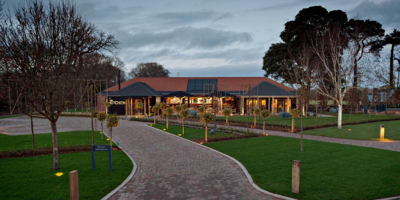 Chewton Glen Hotel - An Iconic Luxury Hotel New Milton Esterno foto